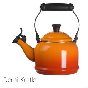 NWT Le Creuset Demi kettle in flame 🔥
